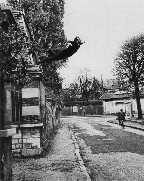 Yves Klein - Saut dans le vide 1960